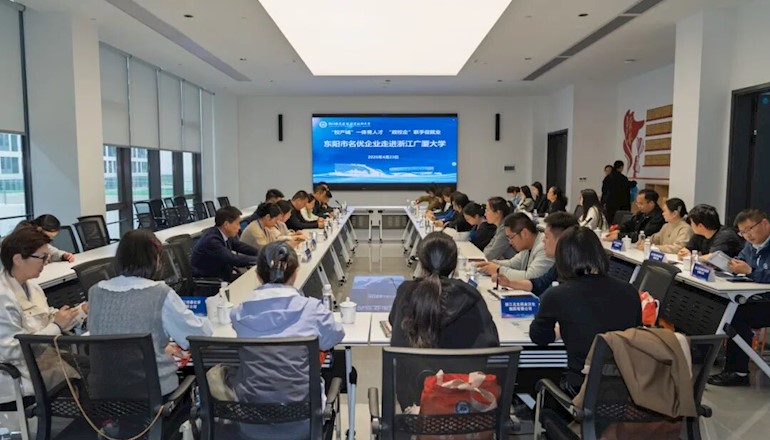 “校产城”一体育人才，“政校企”联手促就业