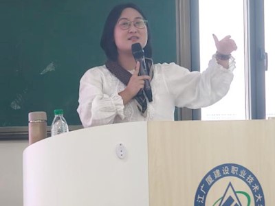 社区书记与高校社工教育专家共话专业成长
